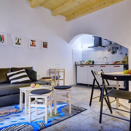 Apartment Art Kuca Cvajner *