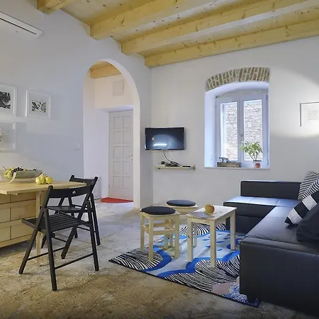 Art Kuca Cvajner Lägenhet *